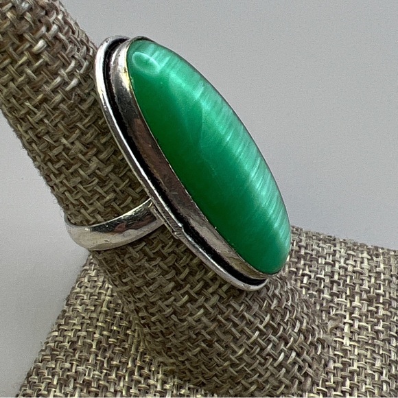 New Green Cats Eye Monalisa Stone Silver Overlay Ring Size 6.5 - 6.75 - Picture 6 of 9